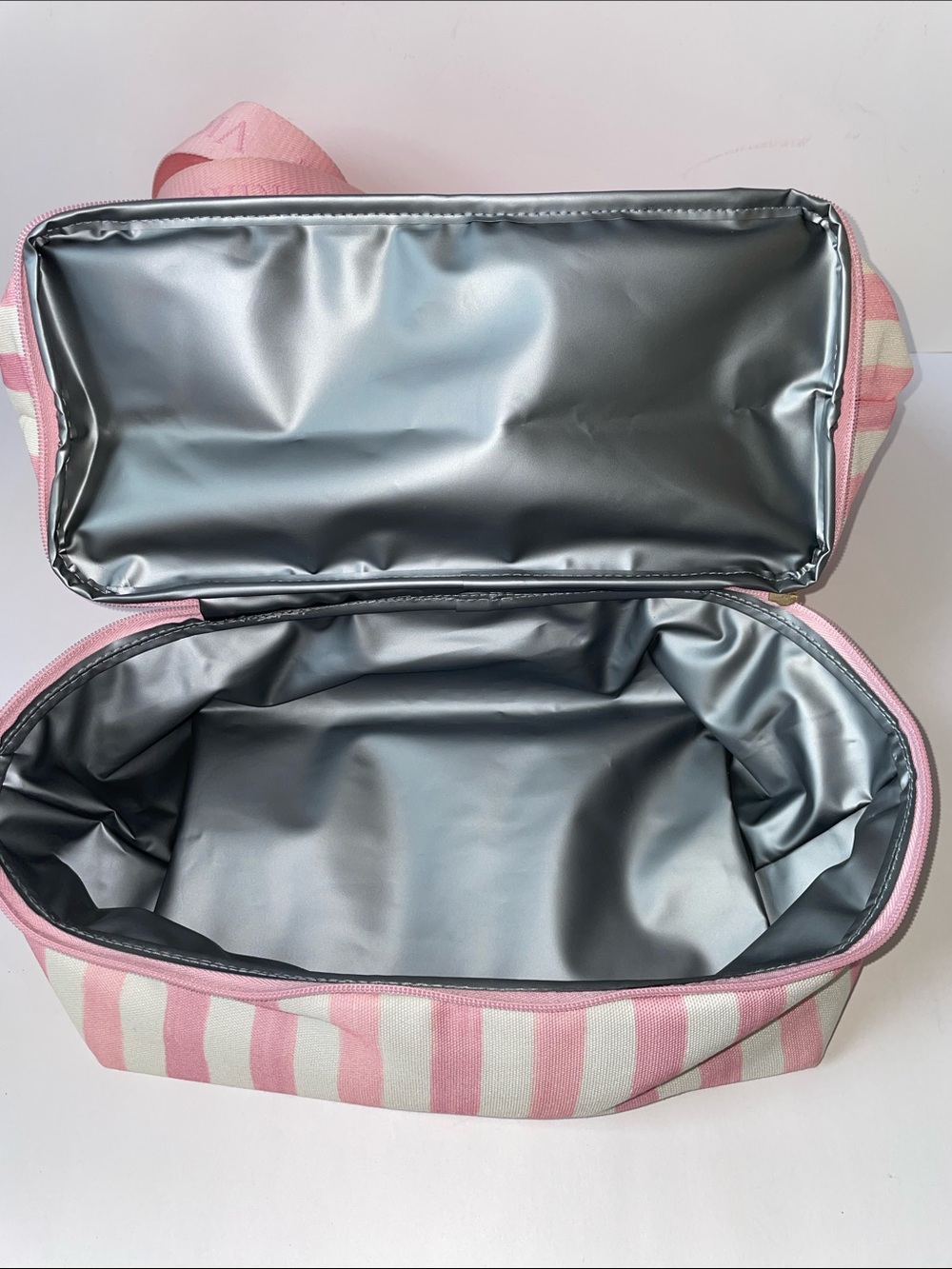 NWT Victoria’s Secret Striped Pink Insulated Lunch Tote/Bag. - Picture 6 of 6
